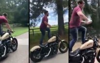 Motosiklette Ayağa Kalkıp Bira İçen Adam