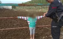 Yaramazlık Yapan Çocuklarını Esir Düşmüş Düşman Gibi Bağlayan Adam