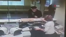 Maaşını Çekemeyen Dede Cinnet Geçirdi