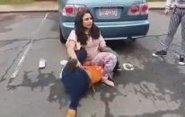 Merhametten Yoksun Kız Kavgası