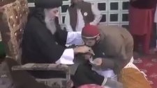 Para ile El Öptüren Şeyh