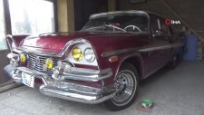 1957 Model Otomobile Gözü Gibi Bakan Kadın
