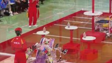 Robotların Su Şişesi Çevirme Yarışması
