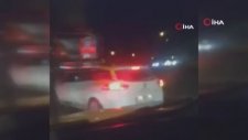 Seyir Halindeyken Dizüstü Bilgisayar Kullanan Sürücü