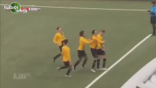 Sydney Hooijdonk'tan enfes frikik golü