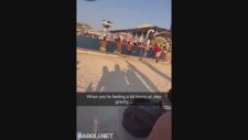 Şeffaf Duvarlı Havuzda Çavuş Tokatlayan Herif