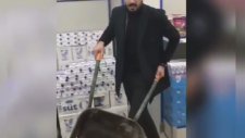 Poşet Paralı Olunca El Arabasıyla Markete Giren Vatandaş