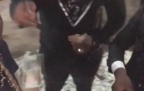 Emenike'den yeni evinde çılgın parti