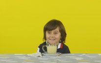 cocuklar deniyor: kıs icecekleri
