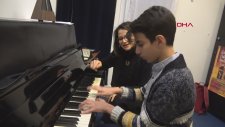 Uluslararası Başarıya İmza Atan Küçük Piyanist