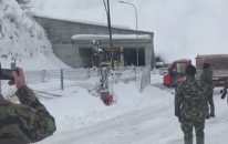 Çığ Altında Kalmaktan Son Anda Kurtulan İsviçreli Askerler