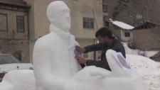 Şehit Fethi Sekin'in Kardan Heykelini Yapan TIR Şoförü