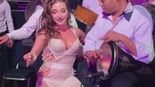 Rus Dansöz'ün Büyüleyici Darbuka Performansı