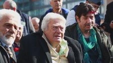 Cüneyt Arkın Yıllardır Dövdüğü Kötü Adamlarla Bir Araya Geldi