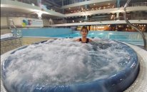 Ukraynada Aquaparktayız. Dalga Havuzu Jakuzi
