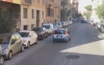 İtalyan Polislerin Çılgın Eskortluğu