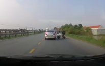 Motosikletten Düşen Anne Ve Çocuğun Mucize Kurtuluşu