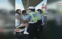 Sürücü Eşiyle Yol Ortasında Kadın Polisin Kavga Etmesi