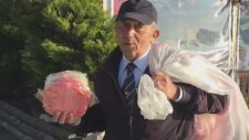 Seyyar Satıcıların En Kibarı Helvacı Amca