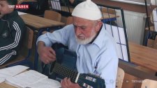 80 Yaşında Gitarist Olan Hacı Amca