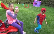 Melike Birden Bire Çok Güçlü Oldu - Funny Kid Very Strong, Video For Kids