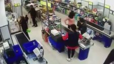 Çocuğa, Kadın mısın Erkek misin Dayağı