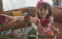 Elif Annesine Kalp Mektup Hazırladı