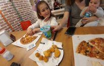 Pizza Menü. Elif Annesini İkna Etti Geç Satte Pizzacı Aradık.