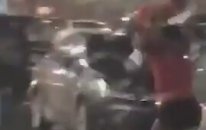 Çocuğunu Şemsiye Olarak Kullanan Anne