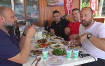 Zıplayan Çılgın Köfteci Cihat: Müşterileri Coşturuyor