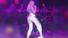 Aleyna Tilki'den Konserde Twerk Şov