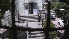 Çocuğun Elindeki Cep Telefonuna Göz Diken Hırsız