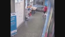Engelli Çocuğa Omuz Atmak