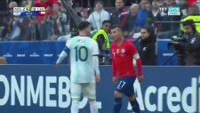 Messi ve Medel'in Birbirine Girmesi