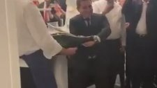 Battal Gazi Kılıcıyla Dev Şampanyayı Mundar Etmek