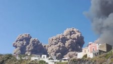 Stromboli Yanardağının Patlaması (Yakın Çekim)