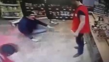 Cüceye Çatan Devenin Hörgücünün Yamulması