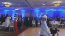 Düğünde Geline Eddy Gordo Hareketi Çeken Damat
