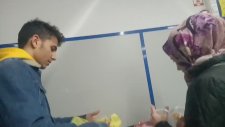 Başka Marketin Poşetlerini Bedava Dağıtan Gençleri Kovan Kasiyer