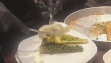 Dondurmalı Baklava Vereyim Derken Rezil Olan Garson