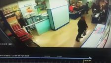 Poşet Parasından Dolayı Kasiyere Küfür Etmek