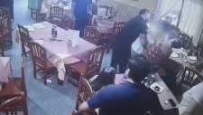 Müşterinin Hayatını Kurtaran Garson
