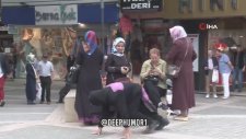 Kadınlara Şiddeti Protesto Eden Tiyatrocunun Dayak Yemesi