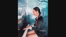 Piyano ile Addams Ailesi Müziği Performansı