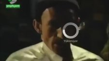 Bakkal Tezgah Arkasında Borç Siliyor