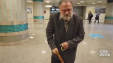 Hakan Aysev'in Kılık Değiştirip Metroda Sosyal Deney Yapması