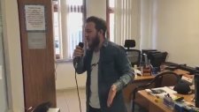Zabıtanın Yaptığı Anonsu Beğenmeyip Mikrofonu Eline Alan Rizeli