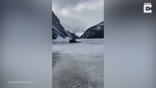 Donan Gölde Buz Pateni Kaymak