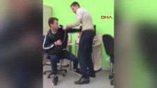 Öğretmen ile Öğrencinin Tekme Tokat Birbirine Girmesi