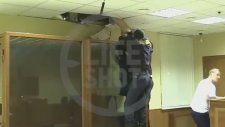 Mahkeme Salonundan Yılan Gibi Kaçan Rus